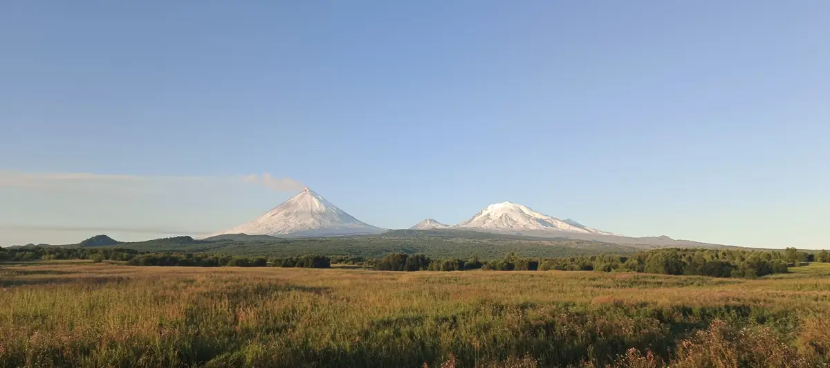 Ключевская сопка и Камень на рассвете